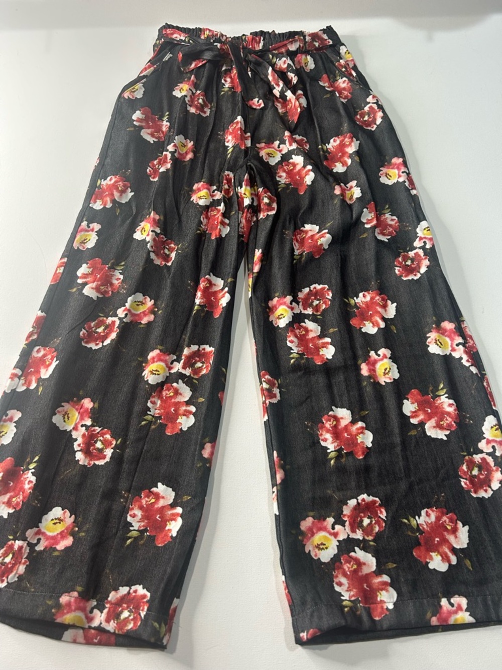 NWT LuLaRoe Small Dianne Black Wide-Leg Floral Pants with Tie Waist
